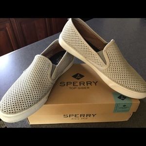 Sperry Women’s 10M Perforated shoes grey 10